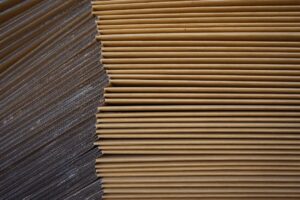 Keo bồi giấy là vật liệu chuyên dụng không thể thiếu trong các ngành sản xuất bao bì, in ấn