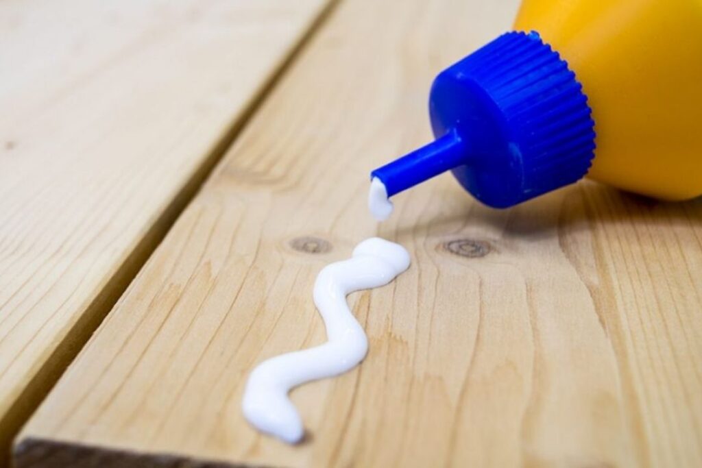 Keo dán gỗ công nghiệp là hợp chất polymer có khả năng kết dính cao, dùng để liên kết các vật liệu gỗ hoặc gỗ ép